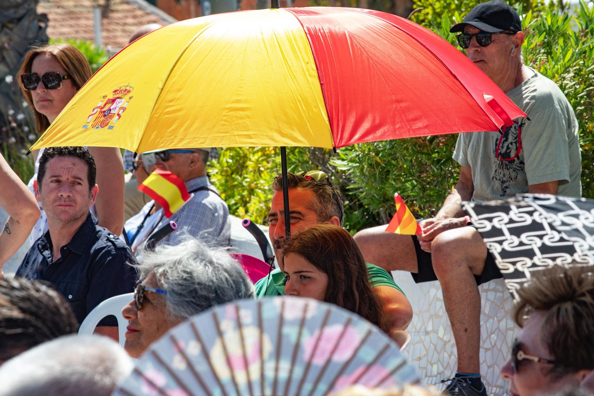 Sol y fidelidad a la bandera en Torrevieja