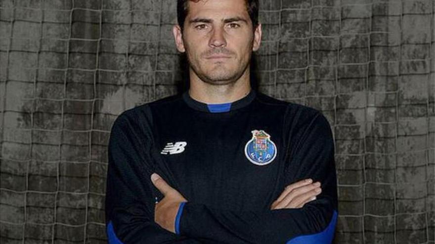 Iker Casillas, con la camiseta del Oporto.