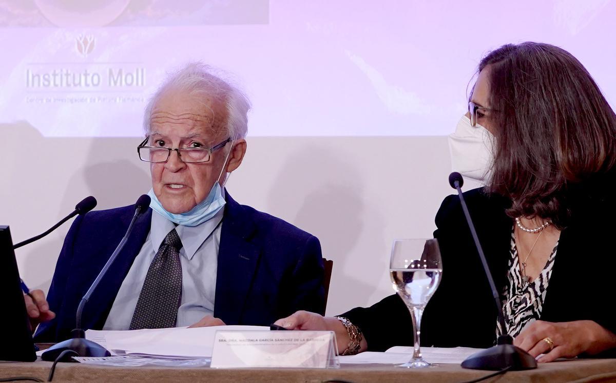 Matías Díaz Padrón, autor de la obra 'Escritos sobre Rubens', junto a Magdala García Sánchez, coordinadora de la edición.