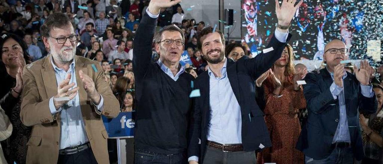 Mariano Rajoy, Núñez Feijóo, Pablo Casado y Manuel Baltar al término del mitin de precampaña en Os Remedios. // Brais Lorenzo