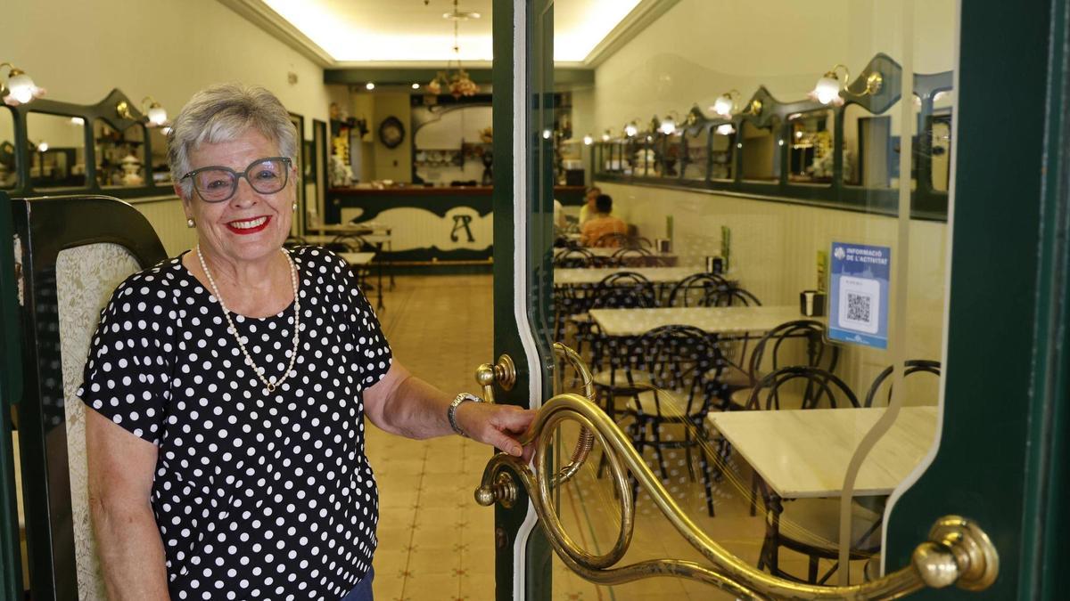 Teresa Trayter, la mestressa de l’Antiga quan va obrir les portes sota aquest nom fa més de quaranta anys.