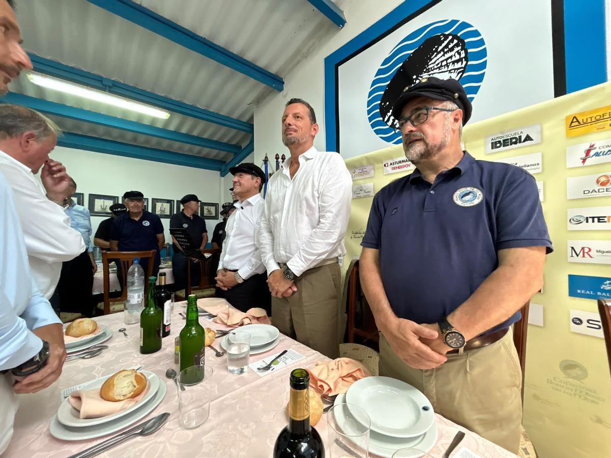 EN IMÁGENES: Carlos Suárez, fundador de La Chalana, recibe en Salinas el premio "Manzana de la buena mesa de la mar"