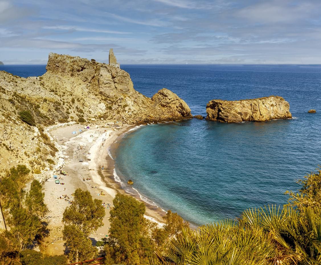 Vista áerea de Playa Rijana en la costa mediterránea.