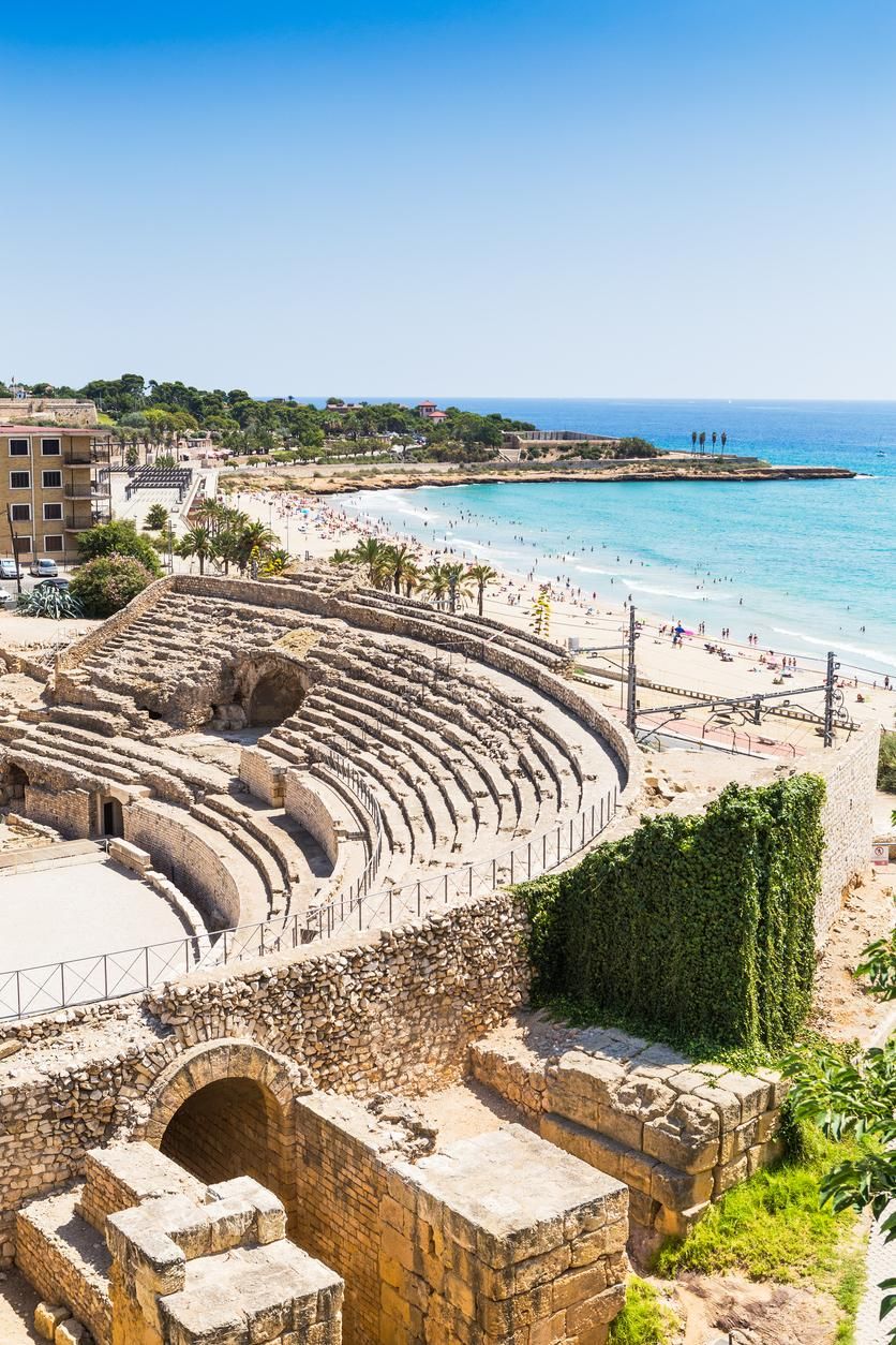 En Tarragona se pueden explorar las ruinas romanas.