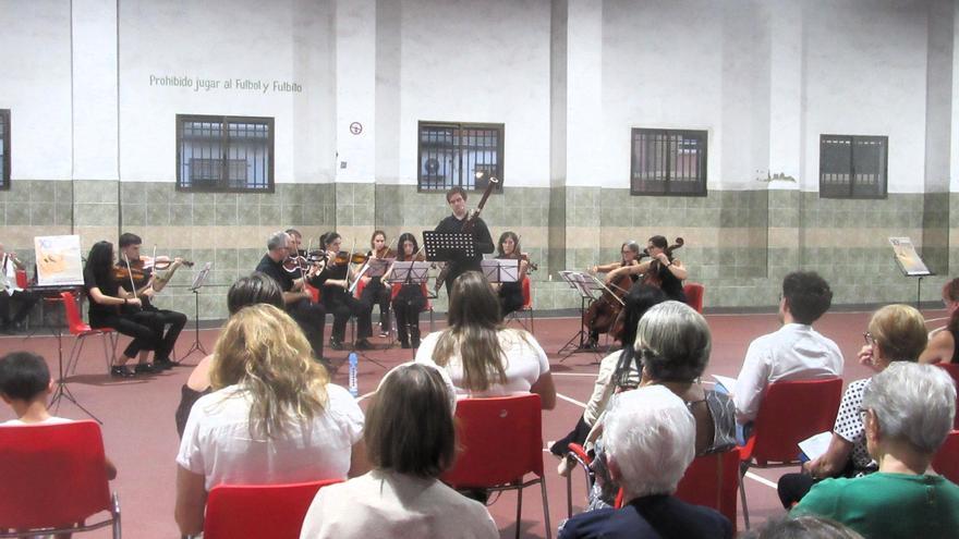 La Amadeus de Burjassot y la Joven Orquesta de Campanar intercambian experiencias
