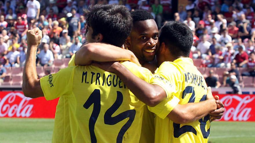 El Villarreal celebra uno de sus tres goles en Granada