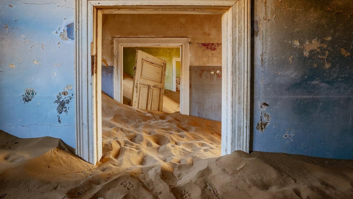 Kolmanskop, el inquietante (pero bellísimo) pueblo sepultado por arena 