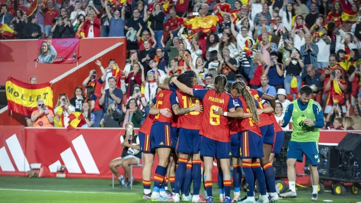 España arrolla a Inglaterra en un Son Moix entregado