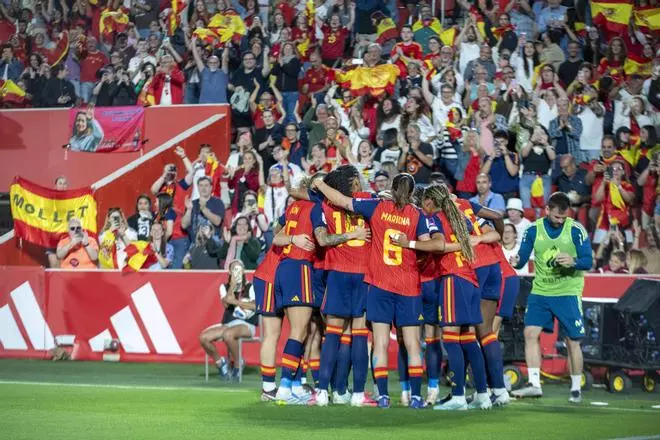 Son Moix vibró con la goleada de España a Inglaterra