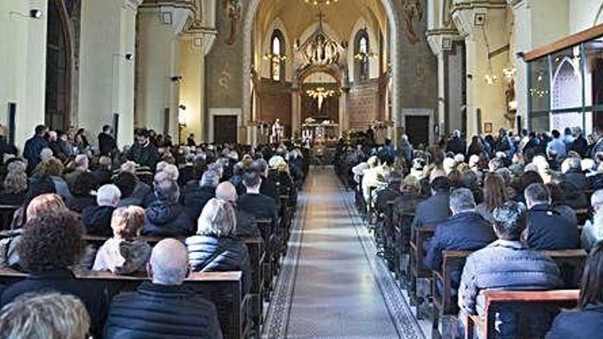 L&#039;església de Sallent es va omplir a vessar ahir al migdia en el funeral de Rosa Argelaguet