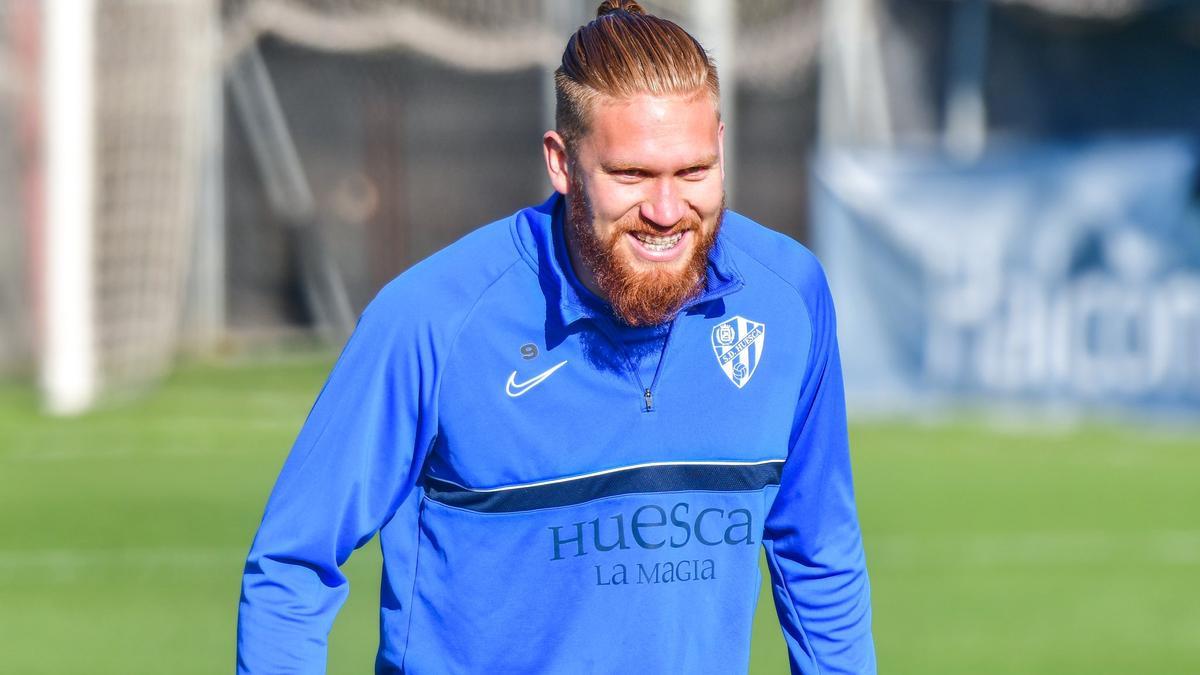 Pitta sonríe durante un entrenamiento del equipo oscense.