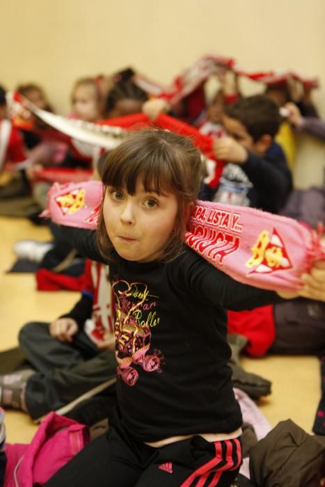 Visita de jugadores del Sporting al colegio Gloria Fuertes de Gijón