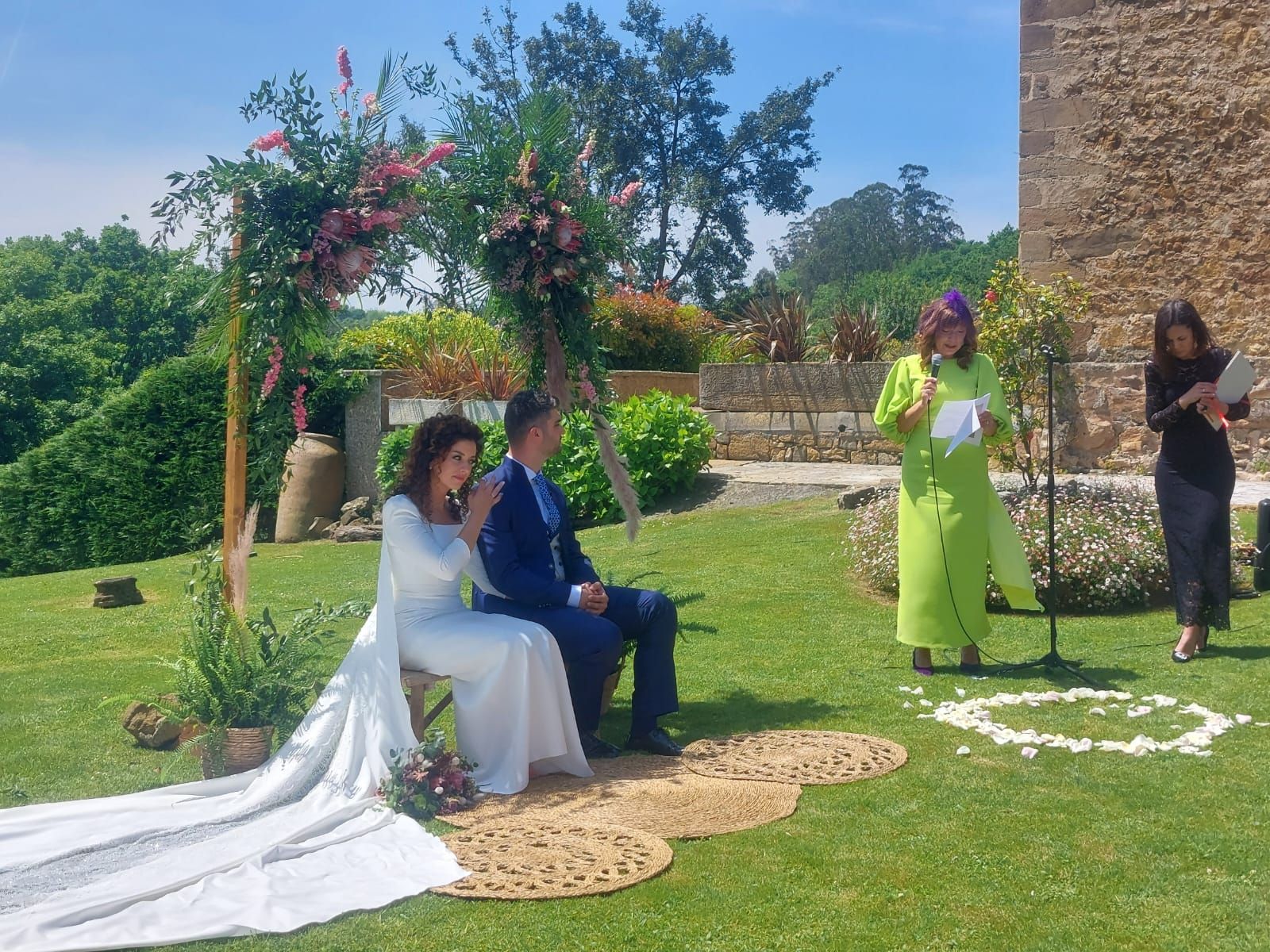 Boda en el castillo de San Cucao: el enlace de Raquel y David