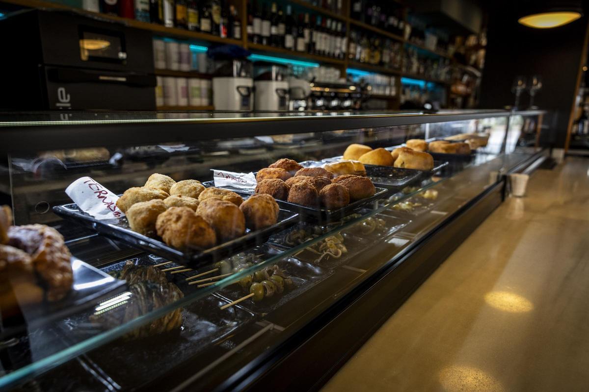 En imágenes | La Cava, el restaurante del Actur que conquistó al barrio más exigente de Zaragoza con su cocina mediterránea