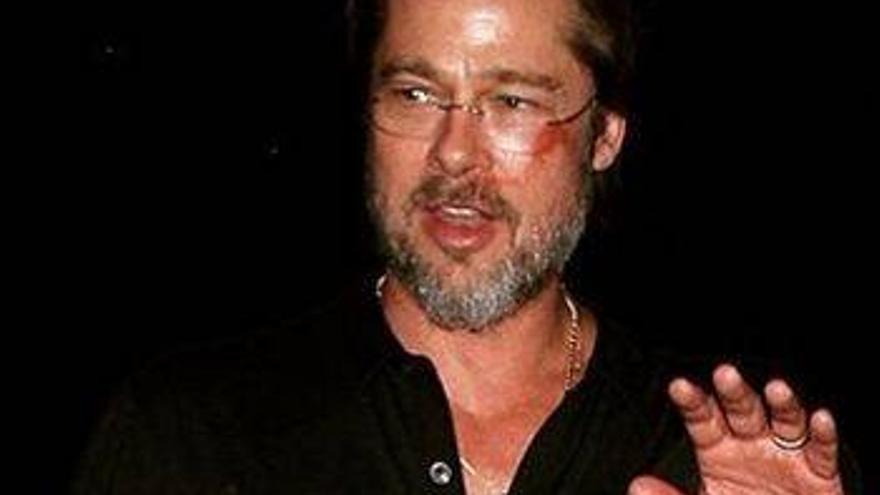 Brad Pitt, con la cara magullada en una gala benéfica