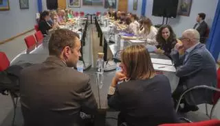 Así está la negociación entre el Principado y los profesores: unas cuantas cesiones y los 280 euros de la discordia