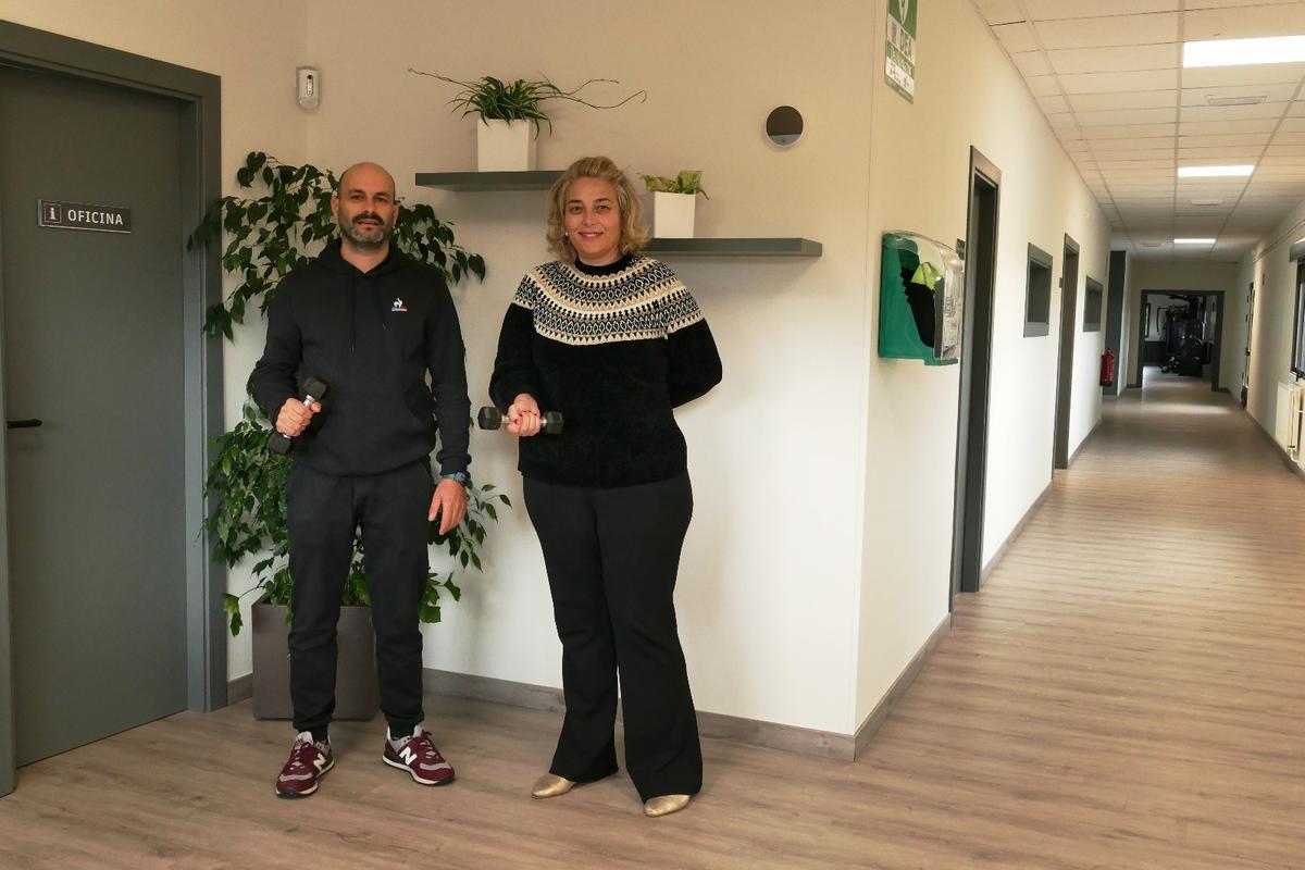 El edil de Deportes y la alcaldesa en su visita al centro.