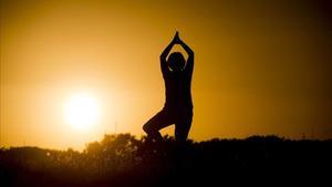 La unió del cos, la ment i l’ànima, traducció del terme en sànscrit del qual prové el ioga, agafa un sentit especial a la falda del Castillo de Espiel, al cor de la Sierra Morena cordovesa.