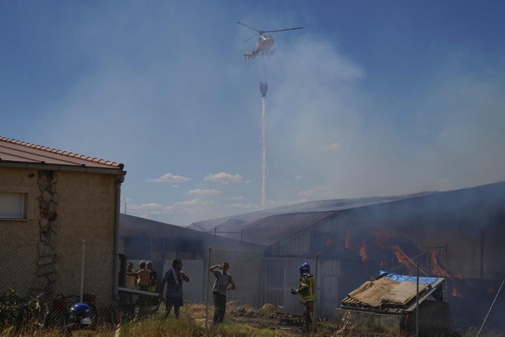 Incendio de una nave ganadera en Sanzoles