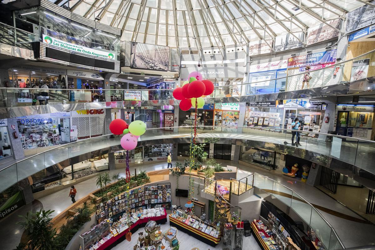 Panorámica del centro comercial El Caracol, en el paseo Independencia.