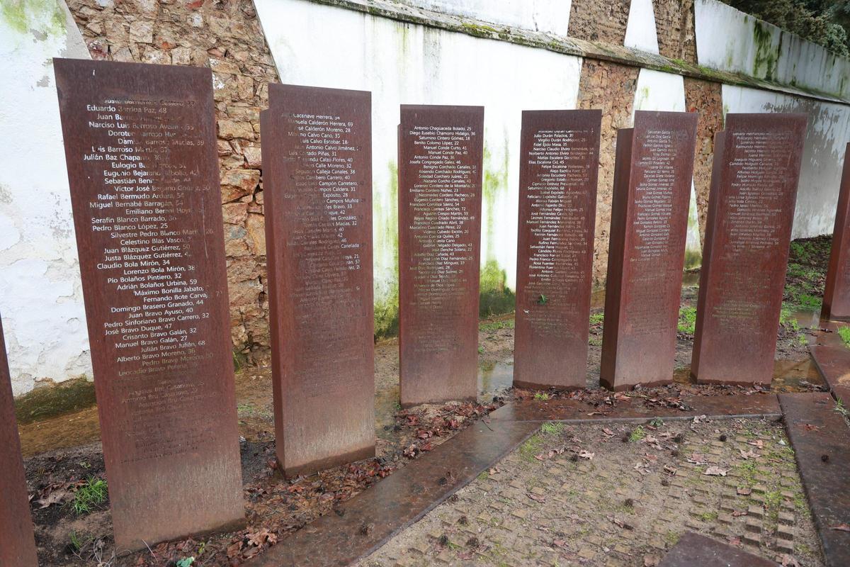 Galería | Zona en la que está el memorial a las víctimas en el cementerio de Cáceres
