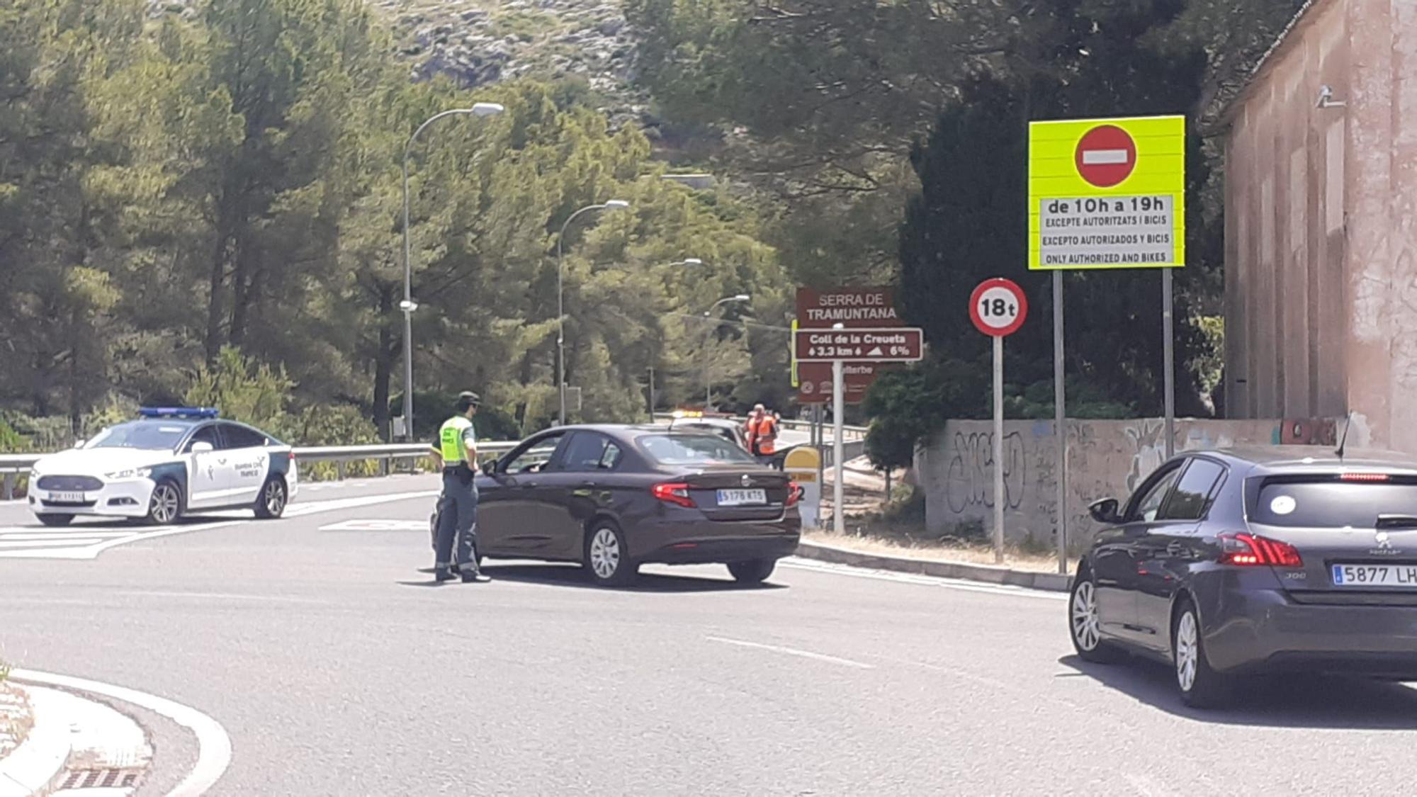 Empiezan las restricciones para llegar a Formentor: permiten el acceso en coche privado a cambio de una consumición en la playa