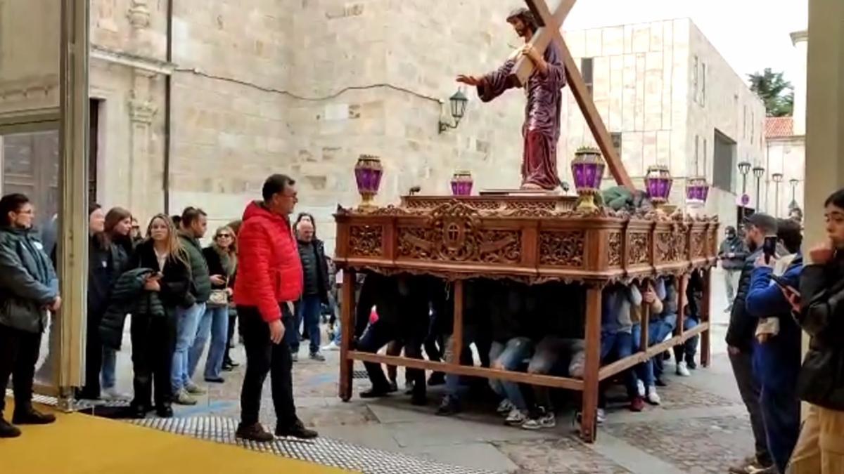 Entrada del Jesús Nazareno de Antonio Pedrero a la carpa de Semana Santa.