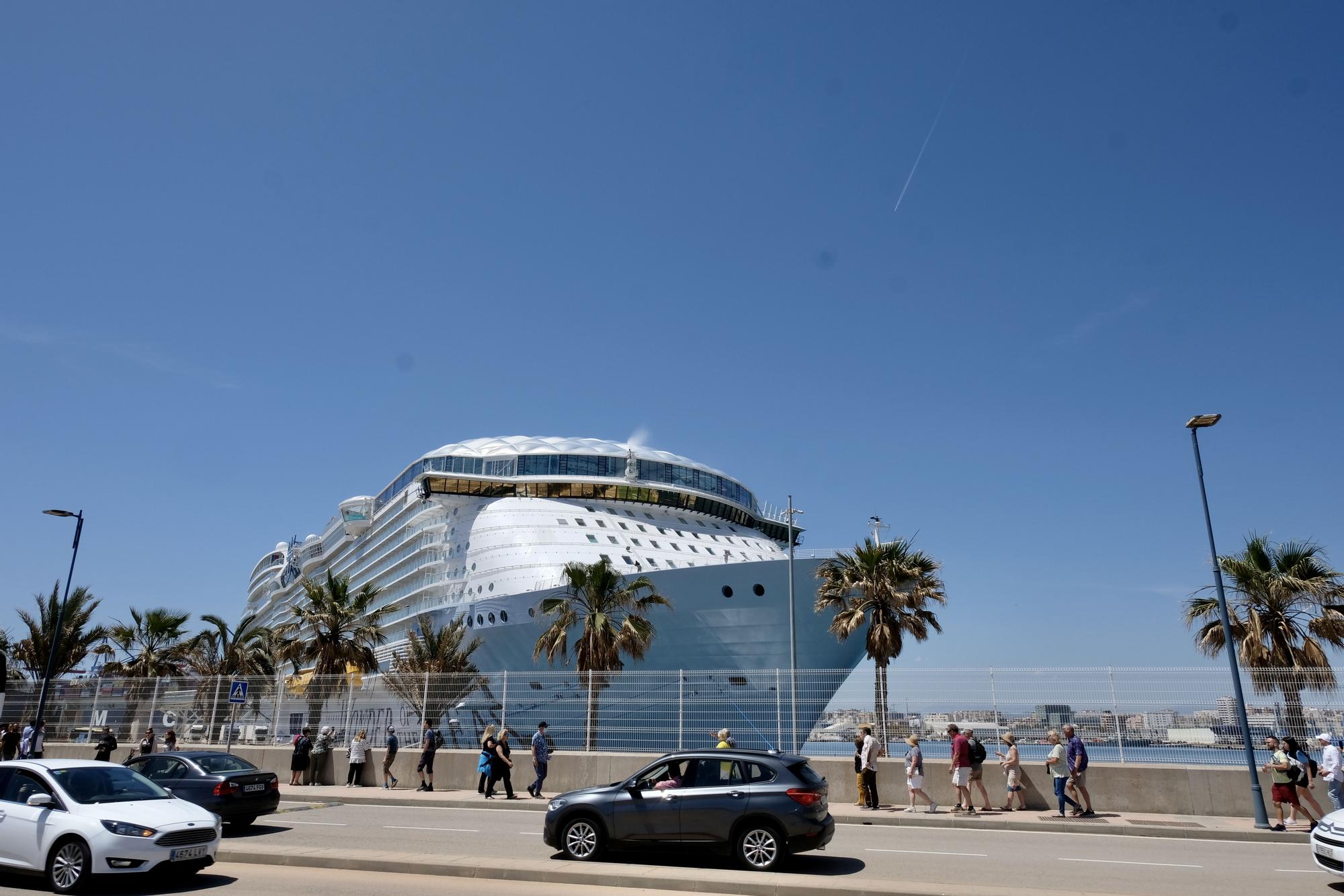 El 'Wonder of the seas', el crucero más grande del mundo, en el puerto de Málaga