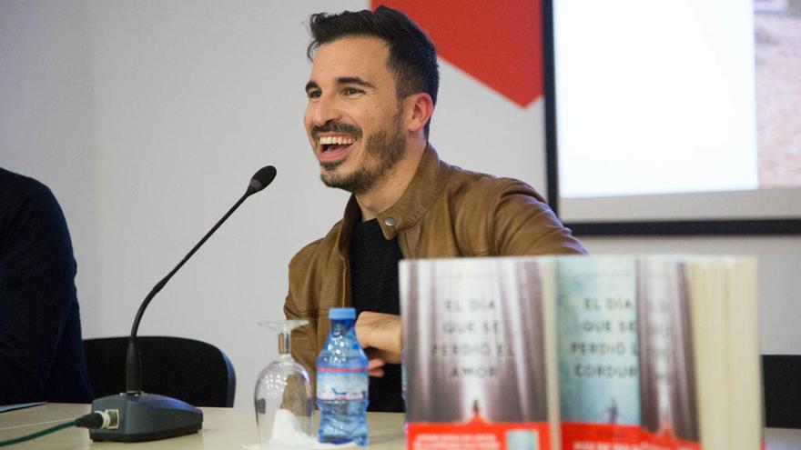 Javier Castillo, el autor local del momento