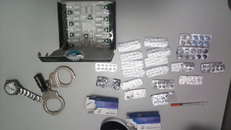 Detenido en Vigo con anabolizantes, dinero en efectivo y unas esposas en su coche
