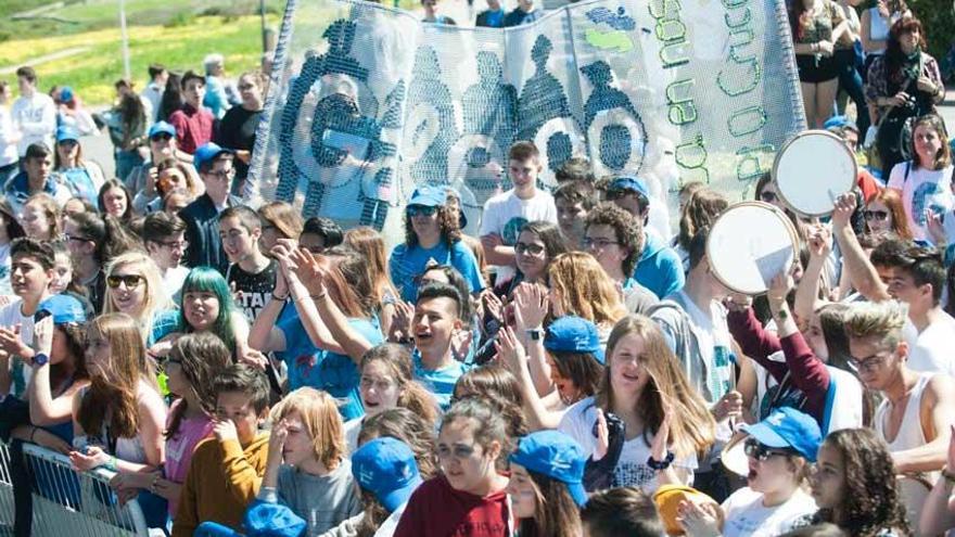 Fiesta del Correlingua en 2016 celebrada al pie de la Torre de Hércules.