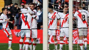 El covid fueteja la Lliga amb una cascada de positius