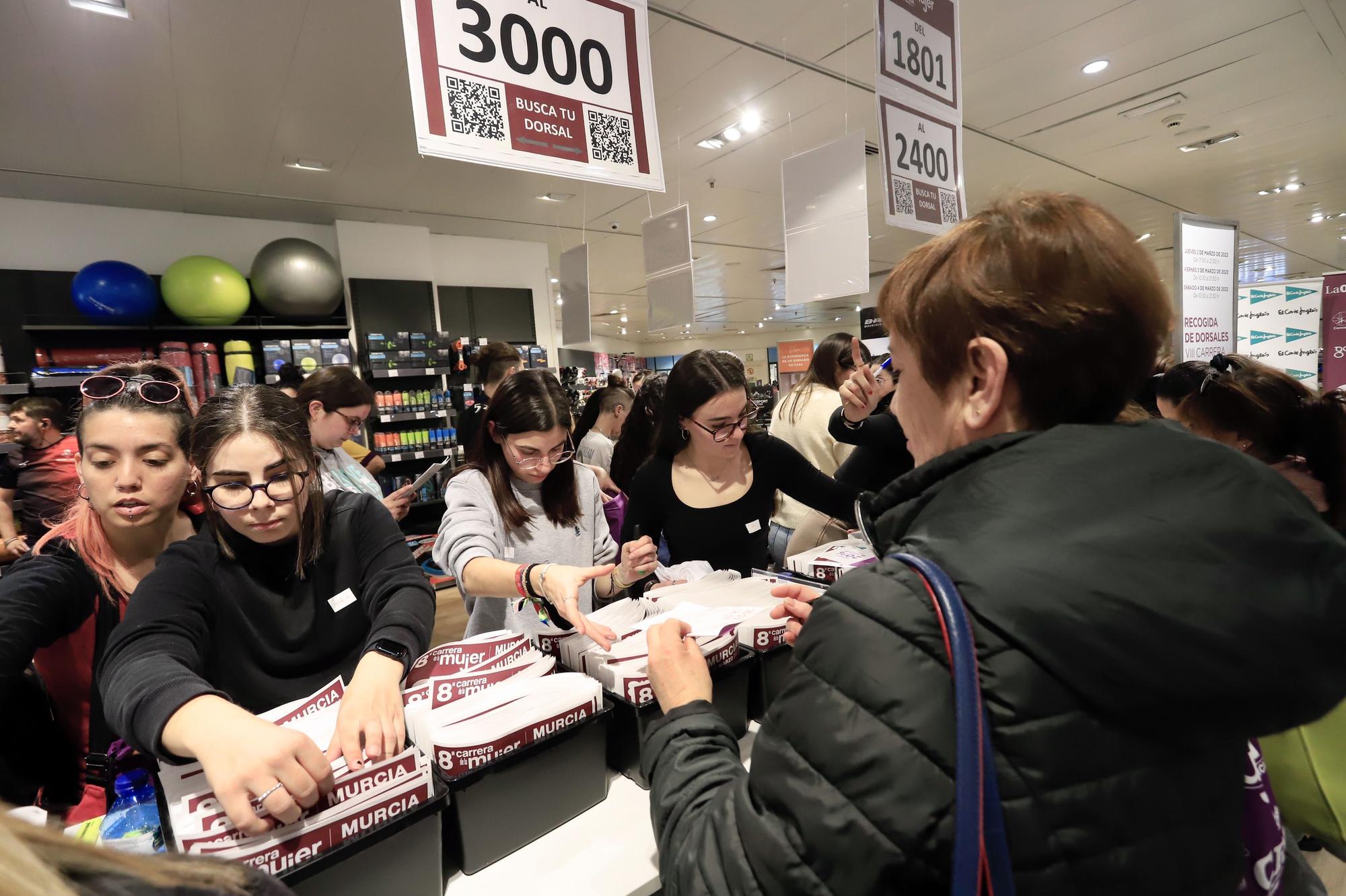 Entrega de dorsales de la Carrera de la Mujer de Murcia 2023 (jueves por la tarde)