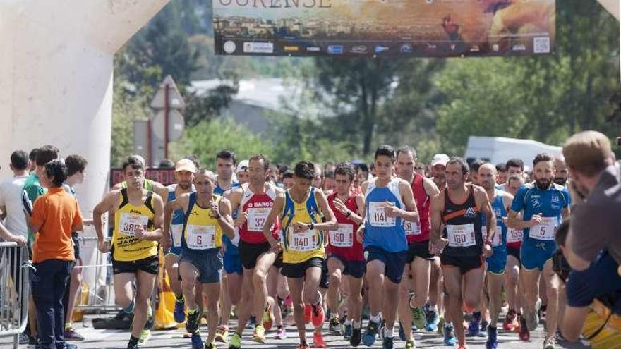 Los corredores toman la salida en la prueba anterior. // B. Lorenzo