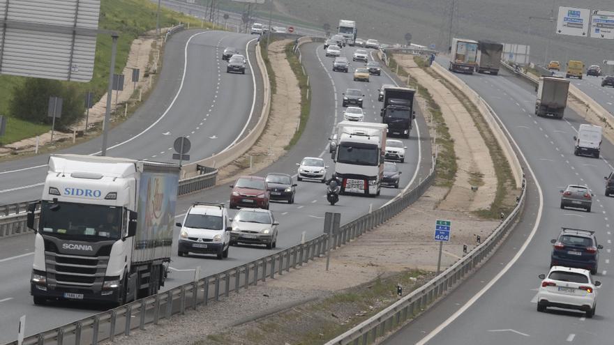 La DGT empieza ya a multar a los conductores que hagan esto con los intermitentes