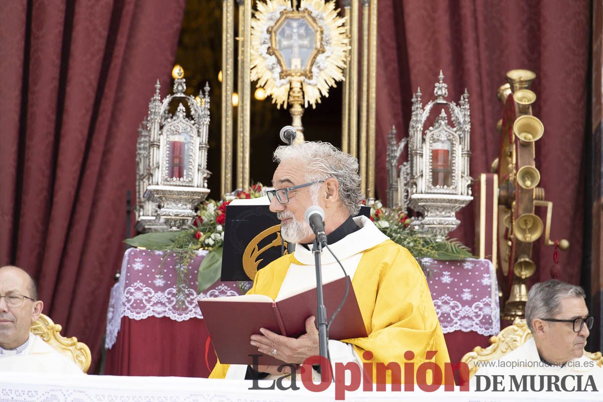 Fiestas de Caravaca | Imposición de cruces a los nuevos hermanos cofrades de la Vera Cruz