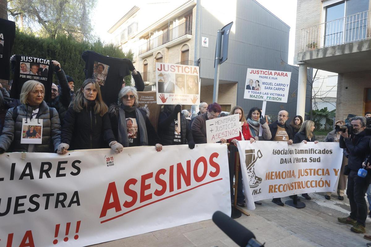 Salomé Pradas llega a los juzgados de Catarroja para el careo entre Jose Manuel Cuenca