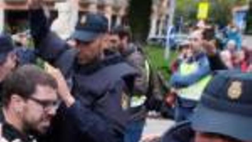 Policia nacional a Girona l&#039;1-O.