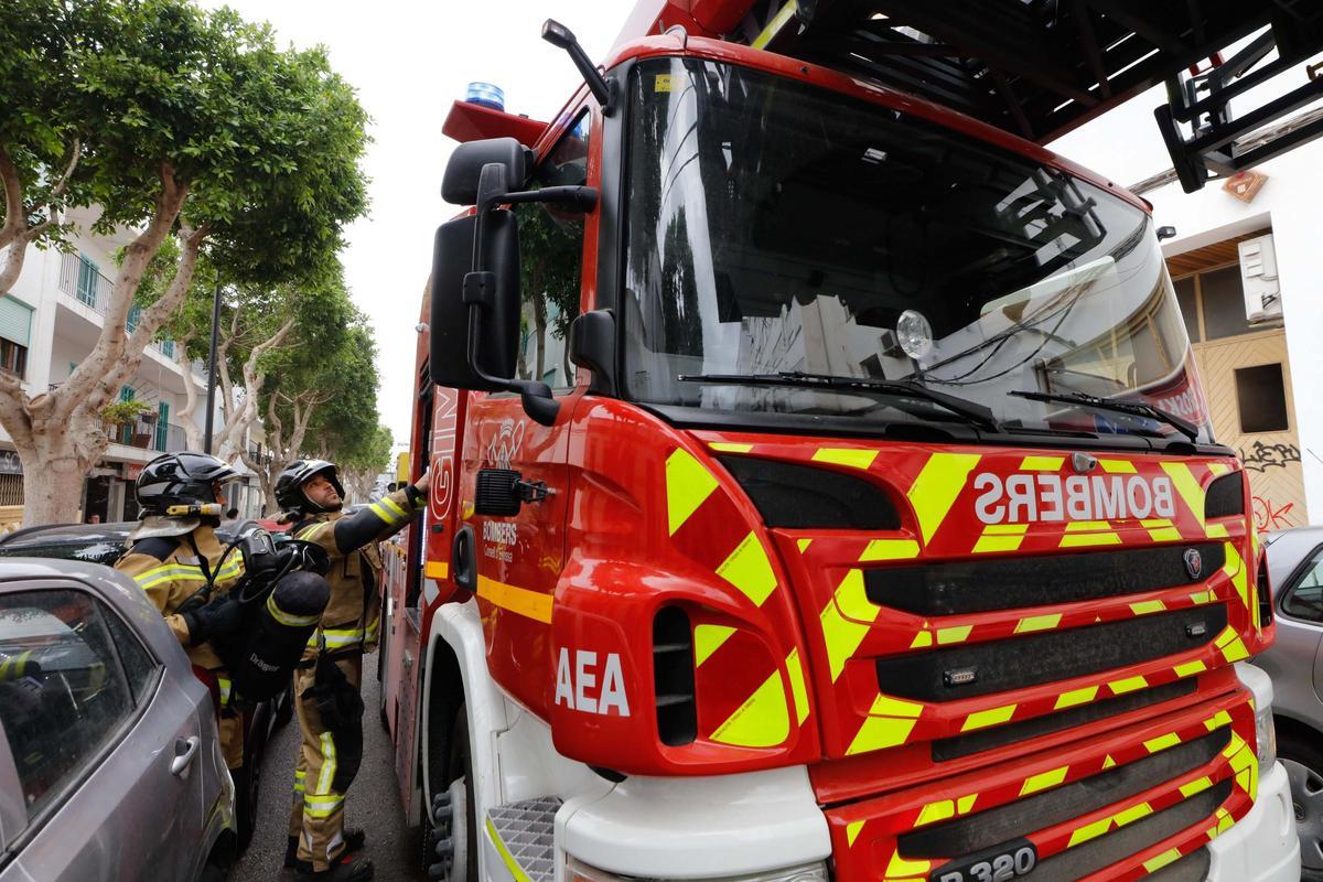 Galería de imágenes del incendio en los bajos del antiguo cine Cartago de Ibiza
