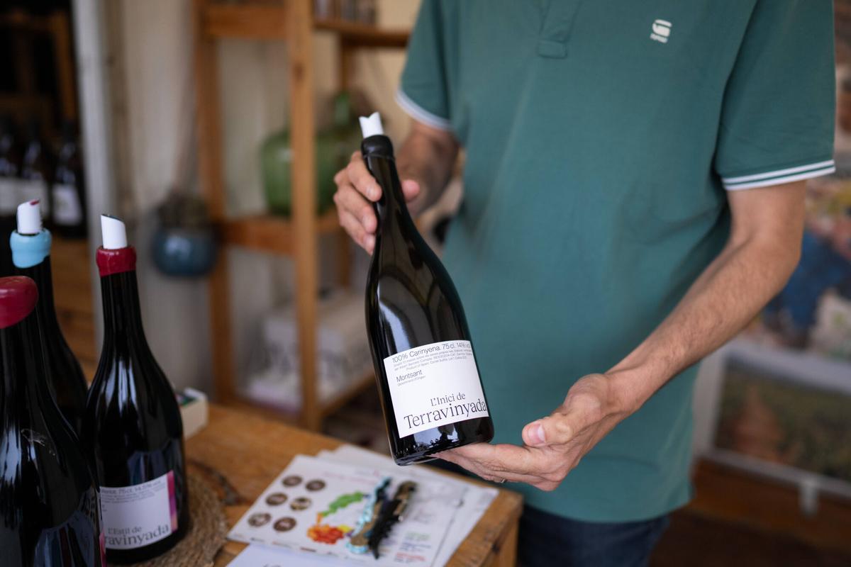 FALSET 02/05/2025 Barcelona. El Celler Terravinyada (stand 28) presenta sus vinos en la feria con un enfoque joven y sostenible, dentro del especial dedicado a bodegas emergentes. FOTO de ZOWY VOETEN