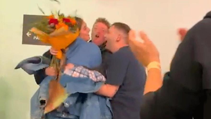 Marina Guinart celebra con su familia haber debutado en unas Finals, aunque perdió el partido