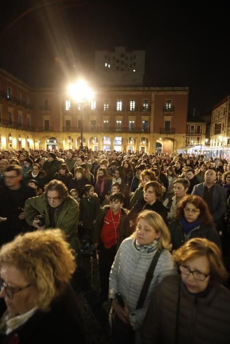 Concentración en Gijón por el asesinato de Lorena Dacuña