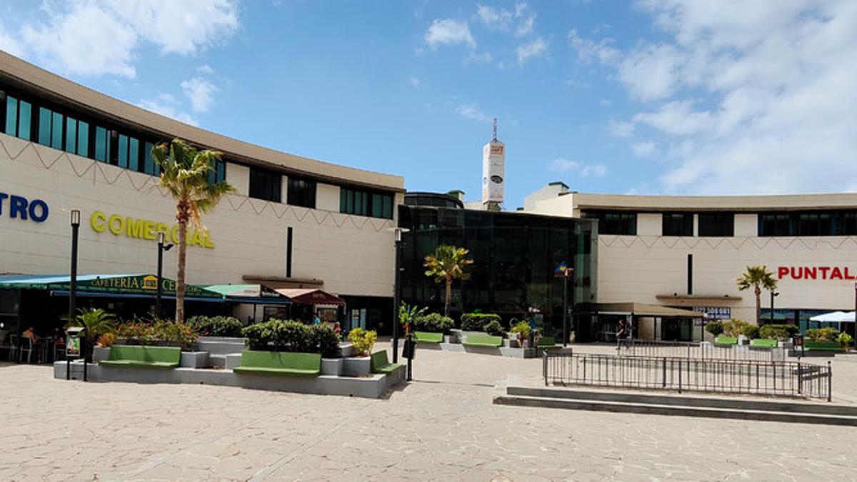 El acusado adquirió siete locales del Centro Comercial Punta Larga, en Candelaria.