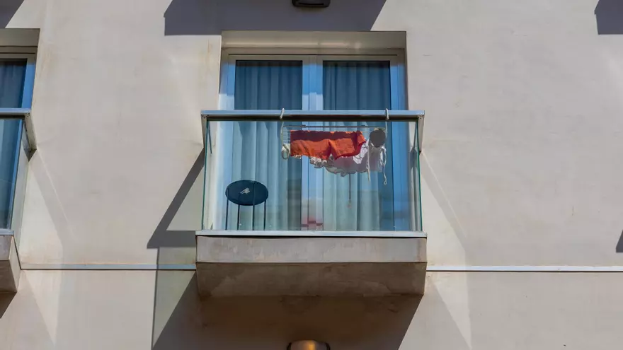 El Ayuntamiento de Alicante no tiene "constancia" de la solicitud de licencia para apartamentos turísticos en el bloque de la librería "80 Mundos"