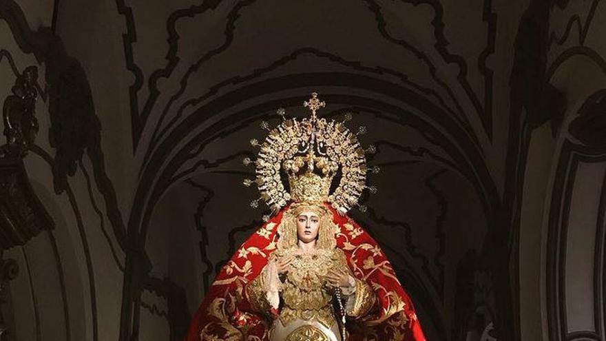 La Virgen de Lágrimas en sus andas para presidir mañana el rosario vespertino.