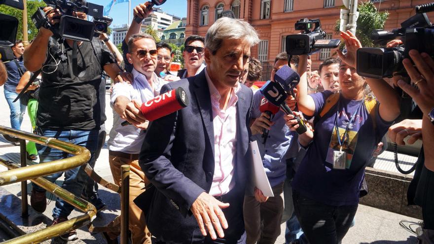 El Gobierno argentino llega a un acuerdo con el FMI y augura más sufrimientos si se rechaza su plan de choque