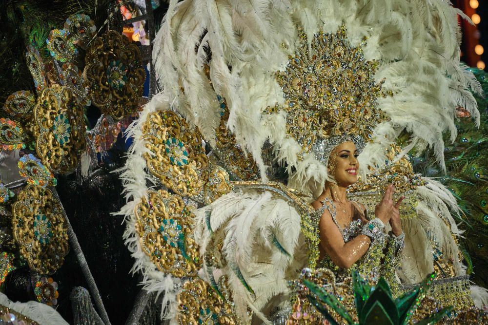 Candidatas durante la Gala de Elección a Reina del Carnaval de Santa Cruz