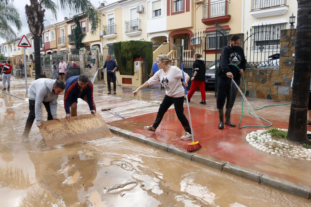 Nueva noche de tormenta y granizo en Málaga que desborda el río Campanillas