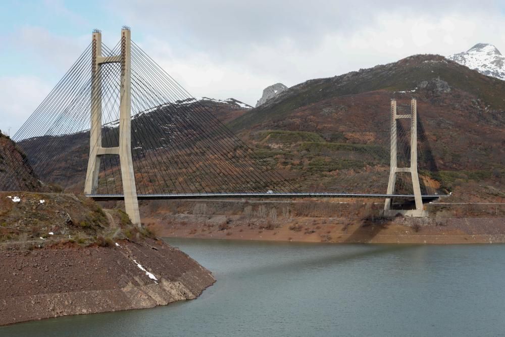 Así está el pantano de Barrios de Luna