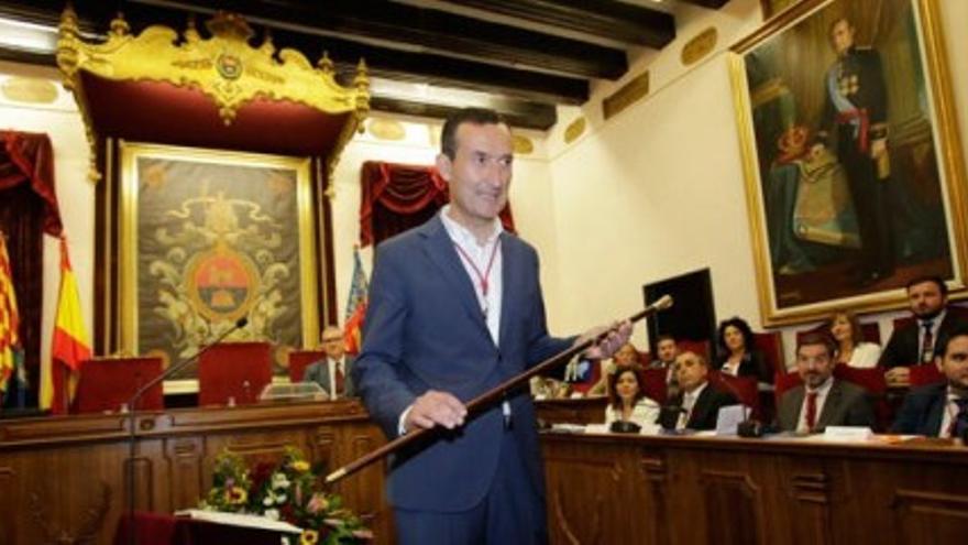 Carlos González ya es alcalde de Elche